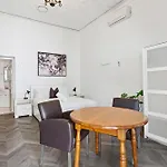 Stroll To Fremantle\'S Core Studio Apartment
