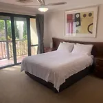 Super Spacious Fremantle Villa 3 Bedrooms 3 Bathrooms