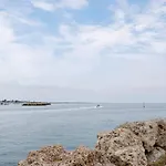 Mariners Lookout On The Harbour