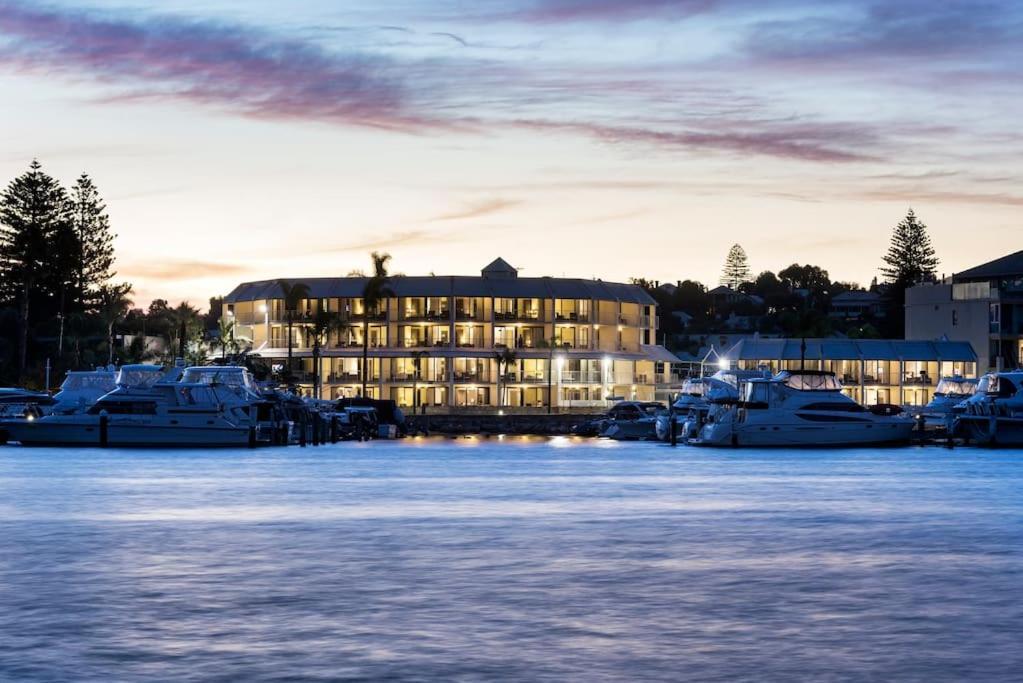 Aparthotel Pier 21 Riverside 4*