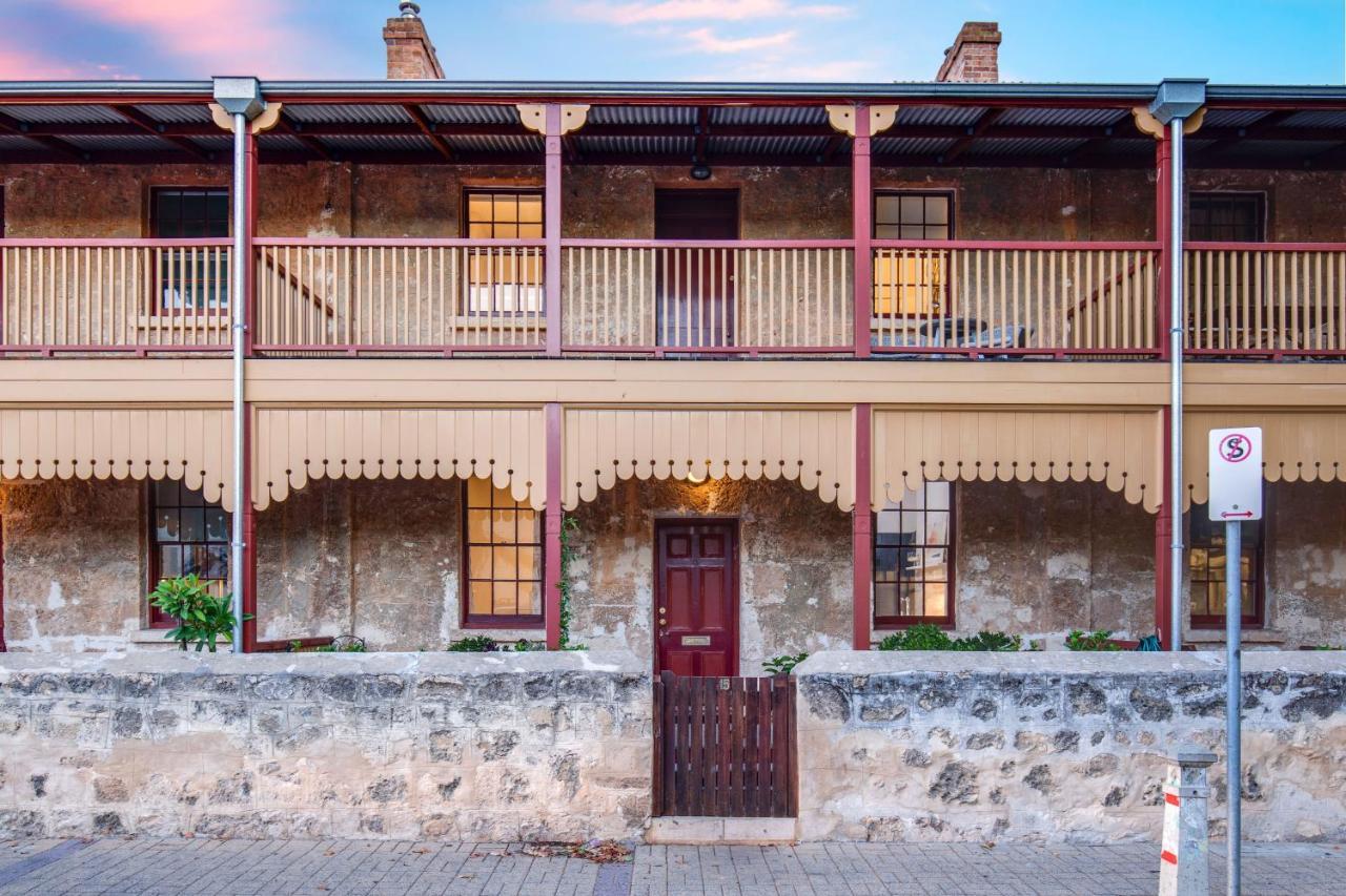Luxury 1850s With Free Parking Apartment *