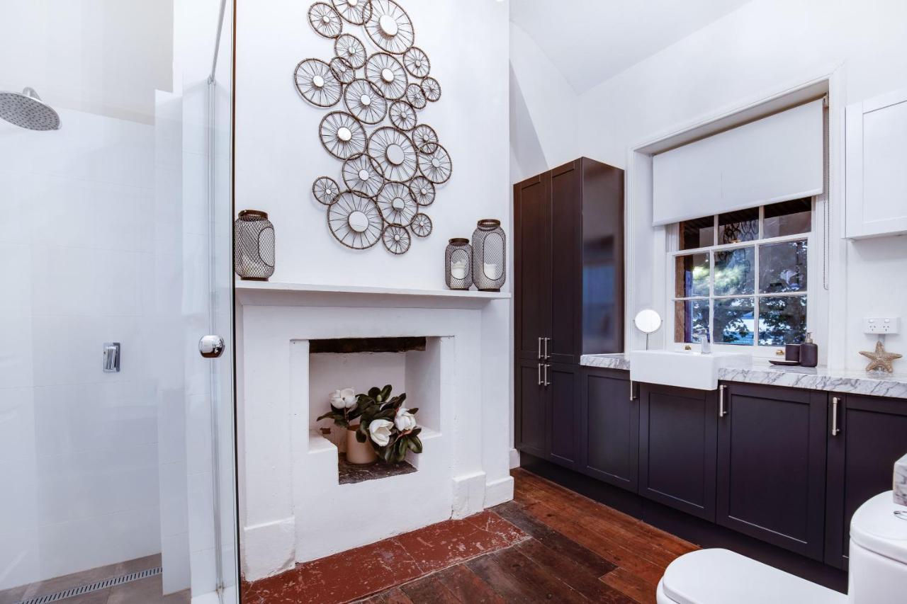 Luxury 1850s With Free Parking Apartment