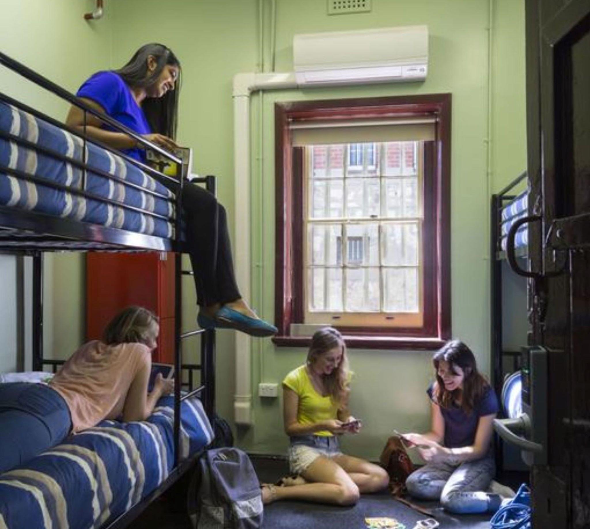 Yha Prison Hostel *