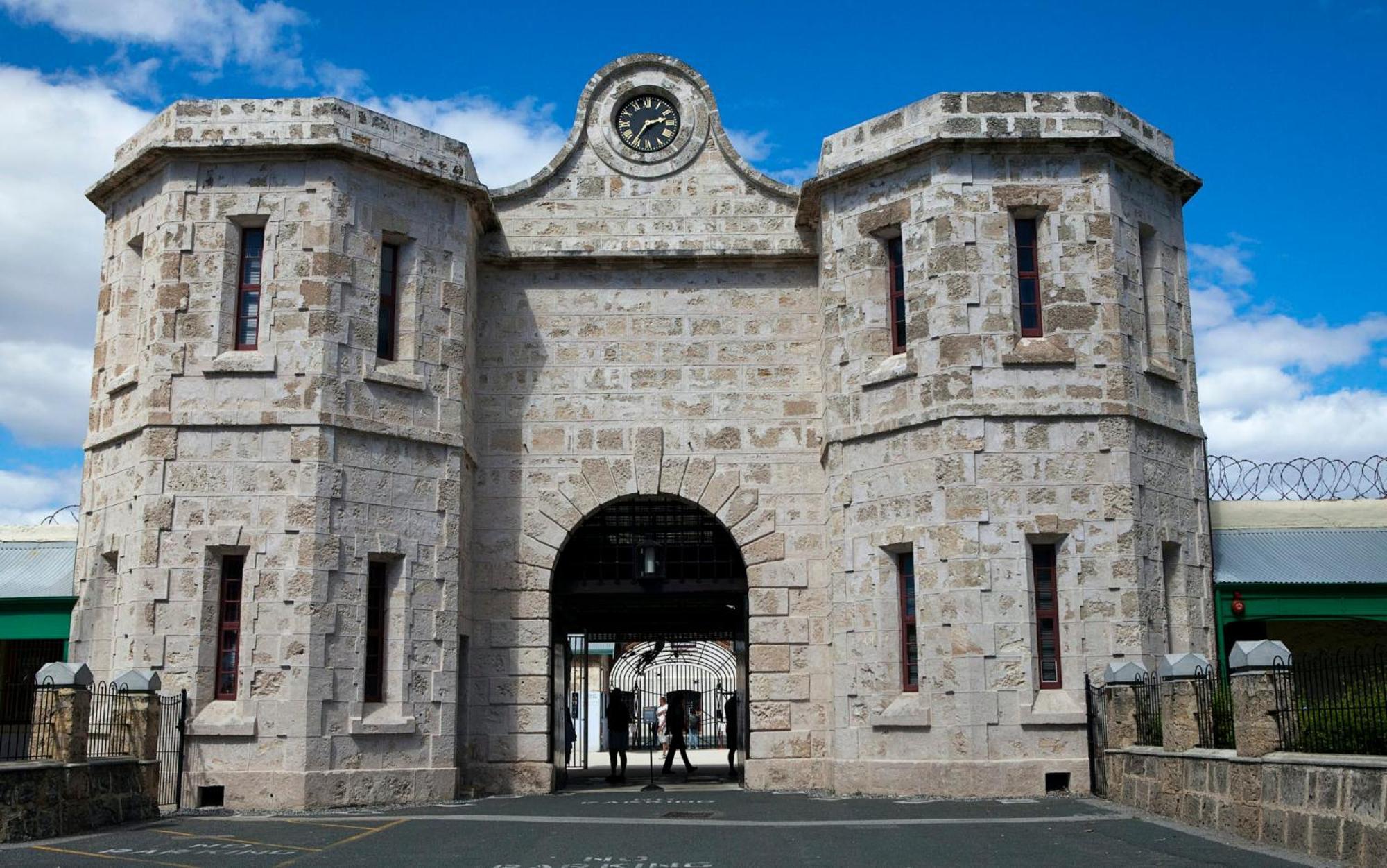 Stroll To Fremantle's Core Apartment *