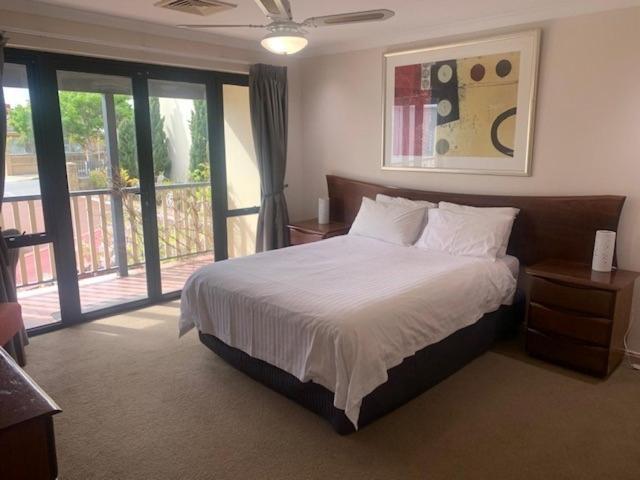 Holiday home Super Spacious 3 Bedrooms 3 Bathrooms *
