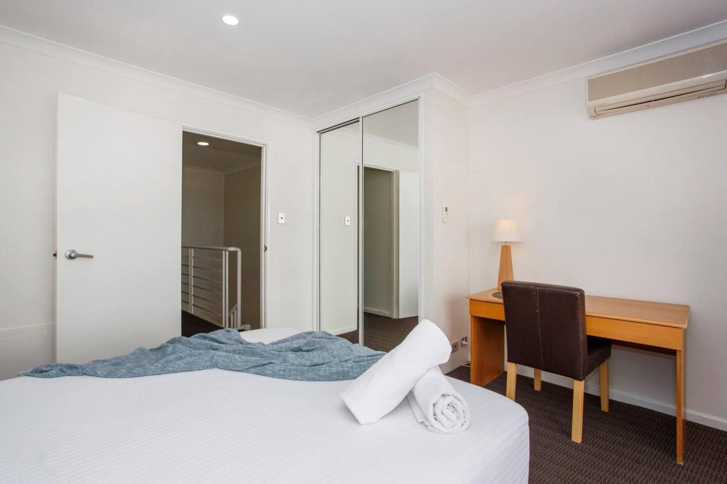 Mariners Lookout On The Harbour Apartment