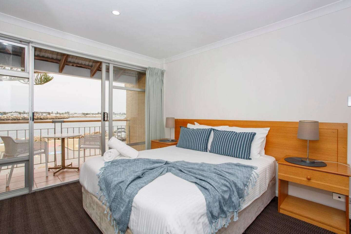 Mariners Lookout On The Harbour Apartment *