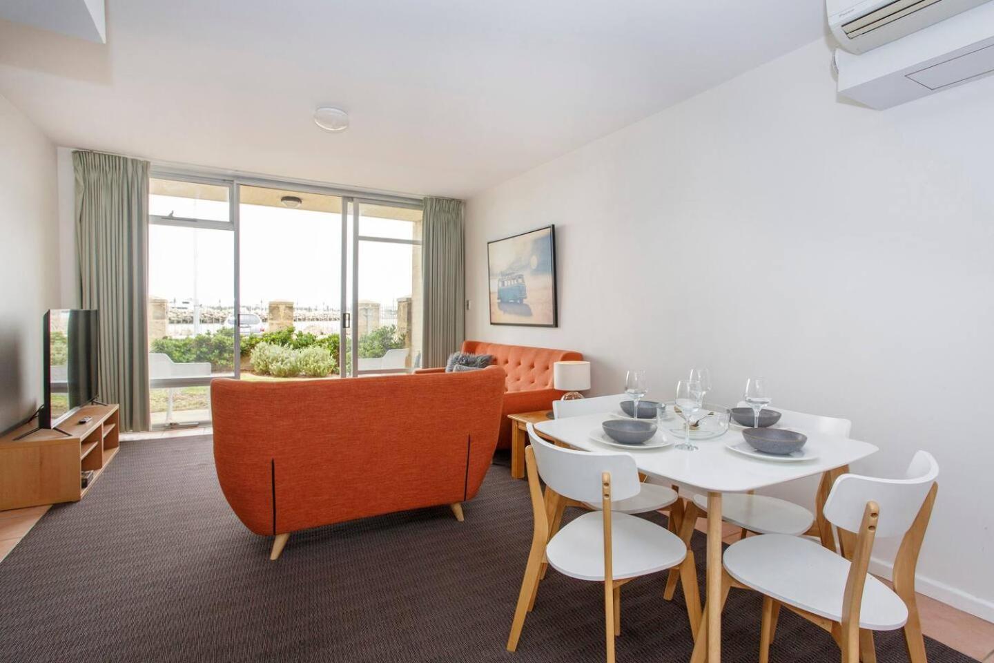 Mariners Lookout On The Harbour Apartment *