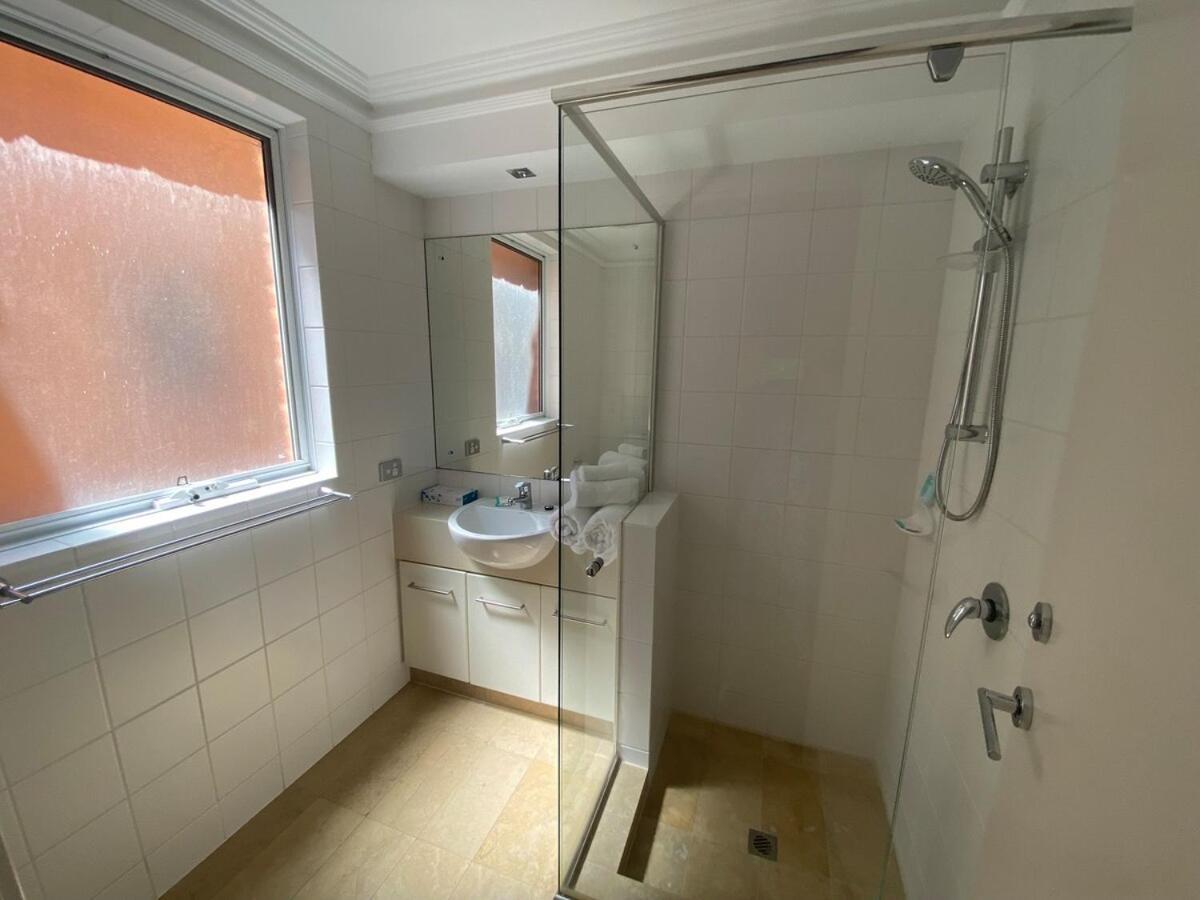 Henty Apartment *