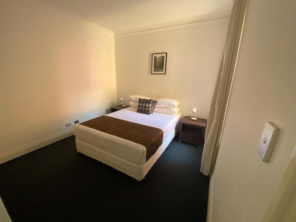 Henty Apartment *