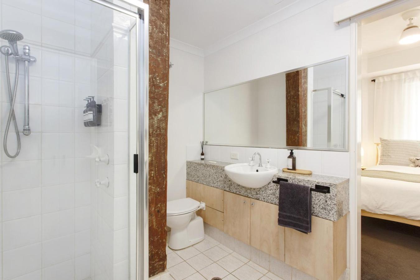 West End Courtyard Retreat Apartment