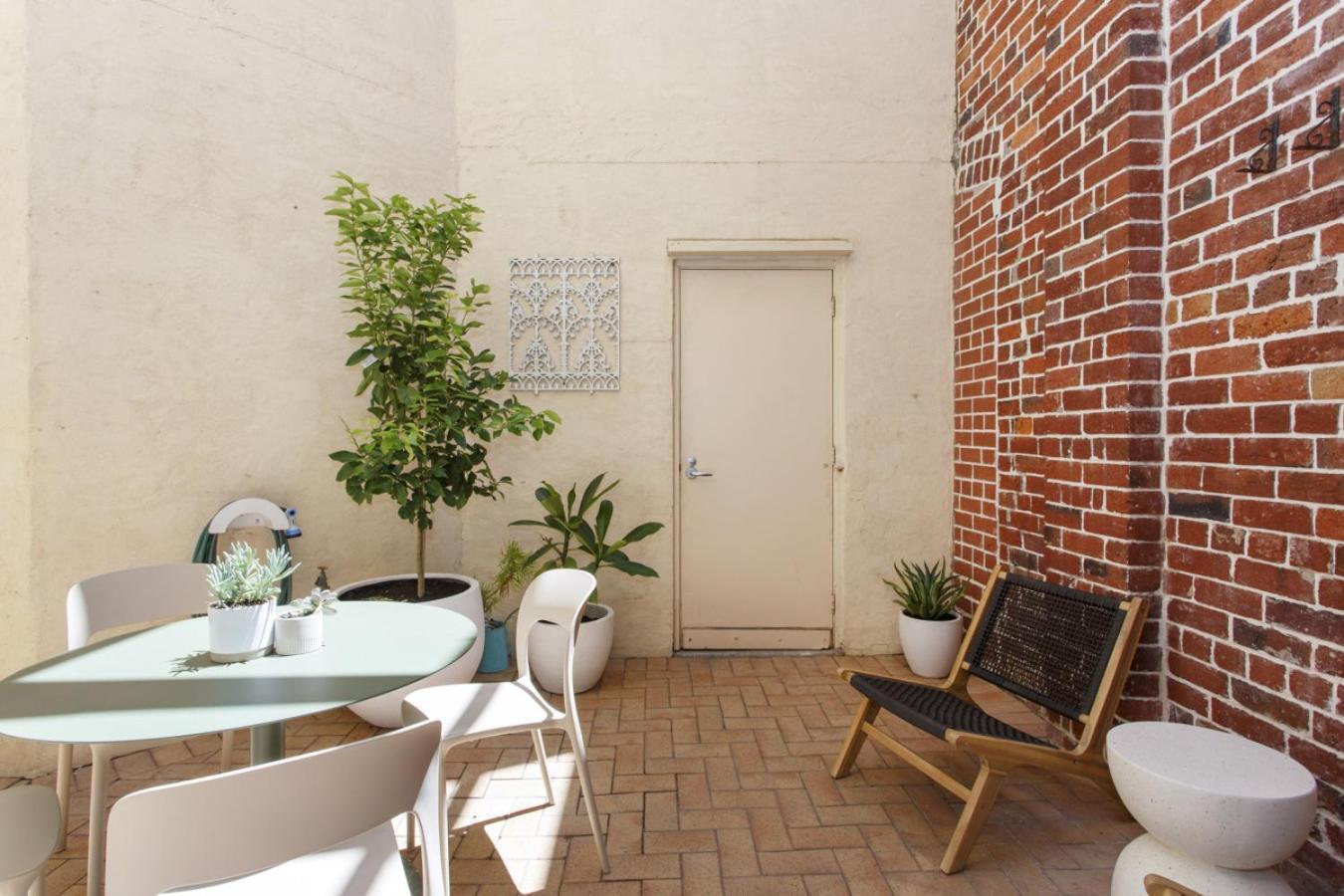 West End Courtyard Retreat Apartment *