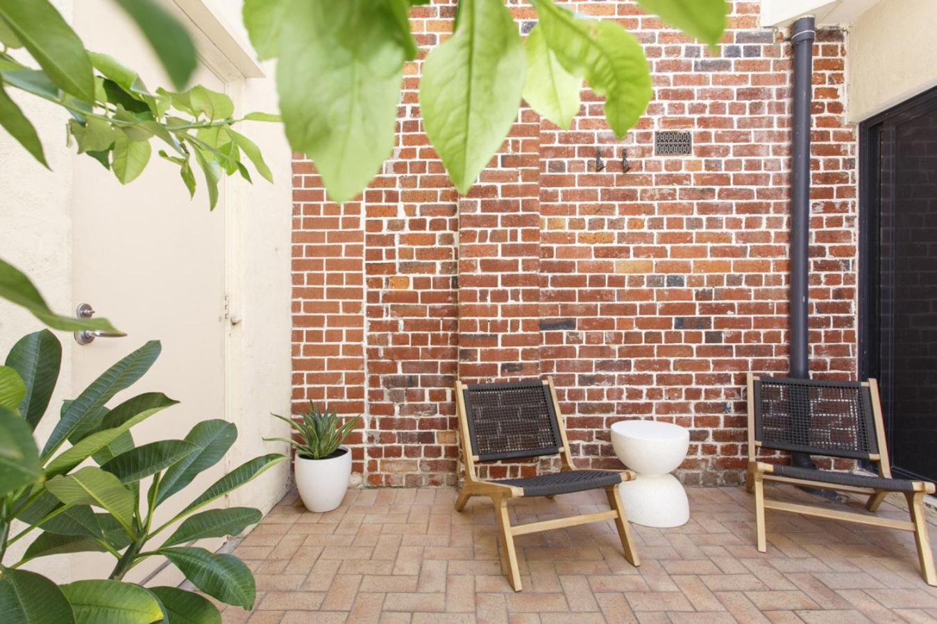 Apartment West End Courtyard Retreat
