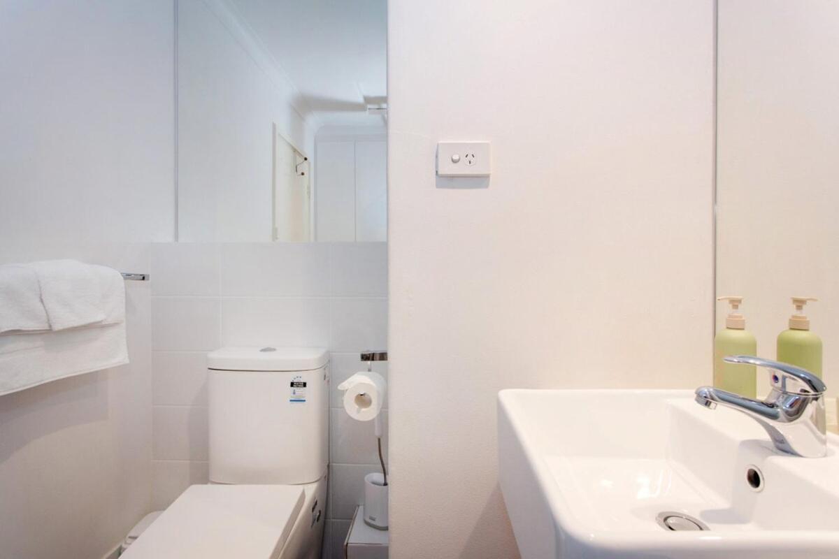 Modern Fremantle- Two Bedroom *
