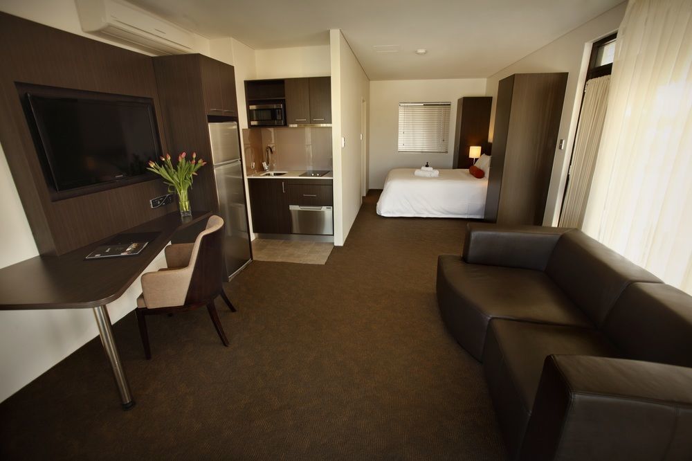 Pier 21 Riverside Aparthotel