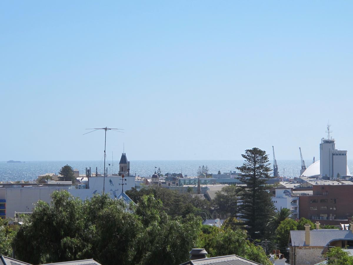 204 With Harbour, Ocean And Sunset Views From The Balcony