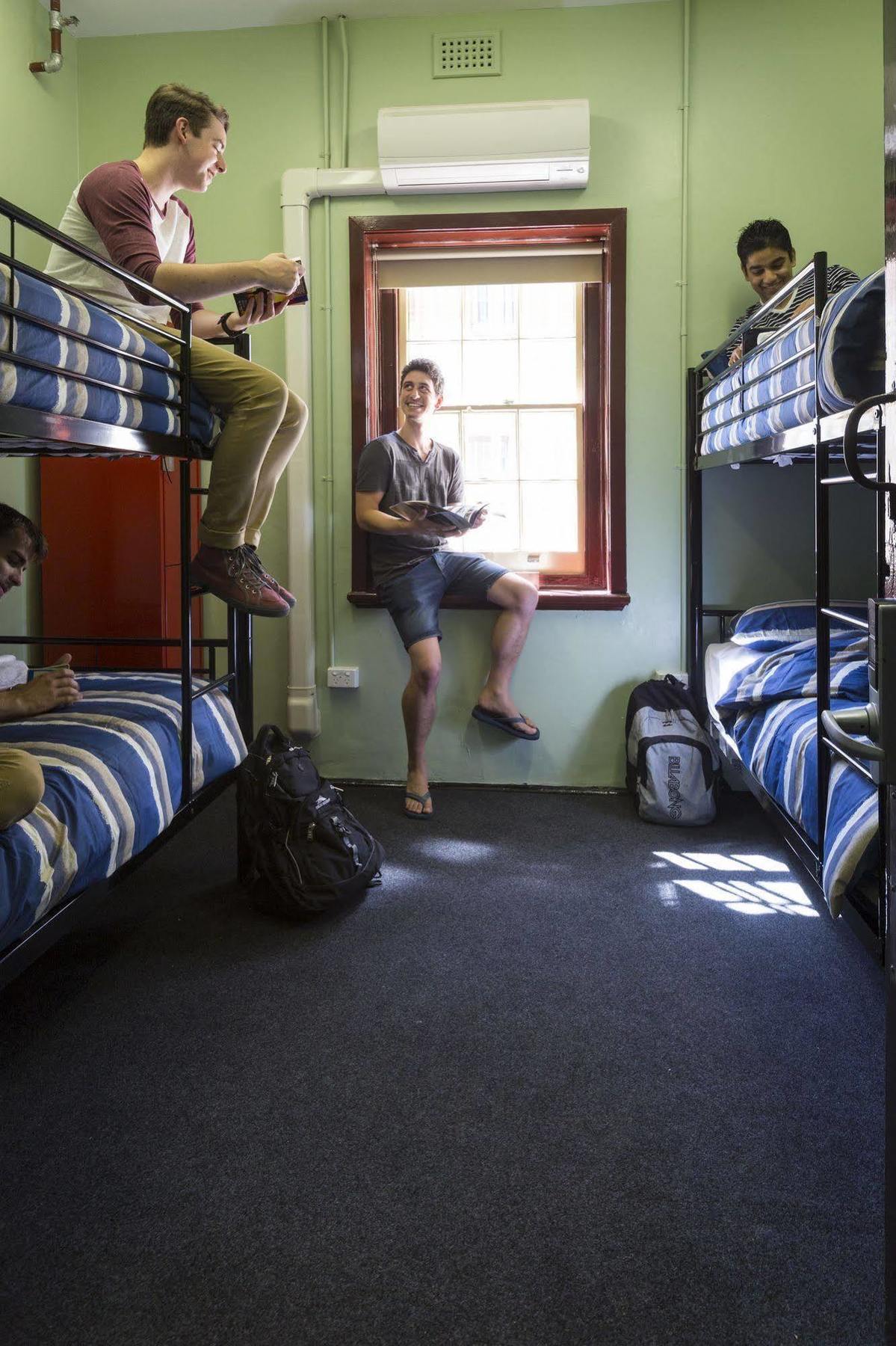 Yha Prison Hostel *