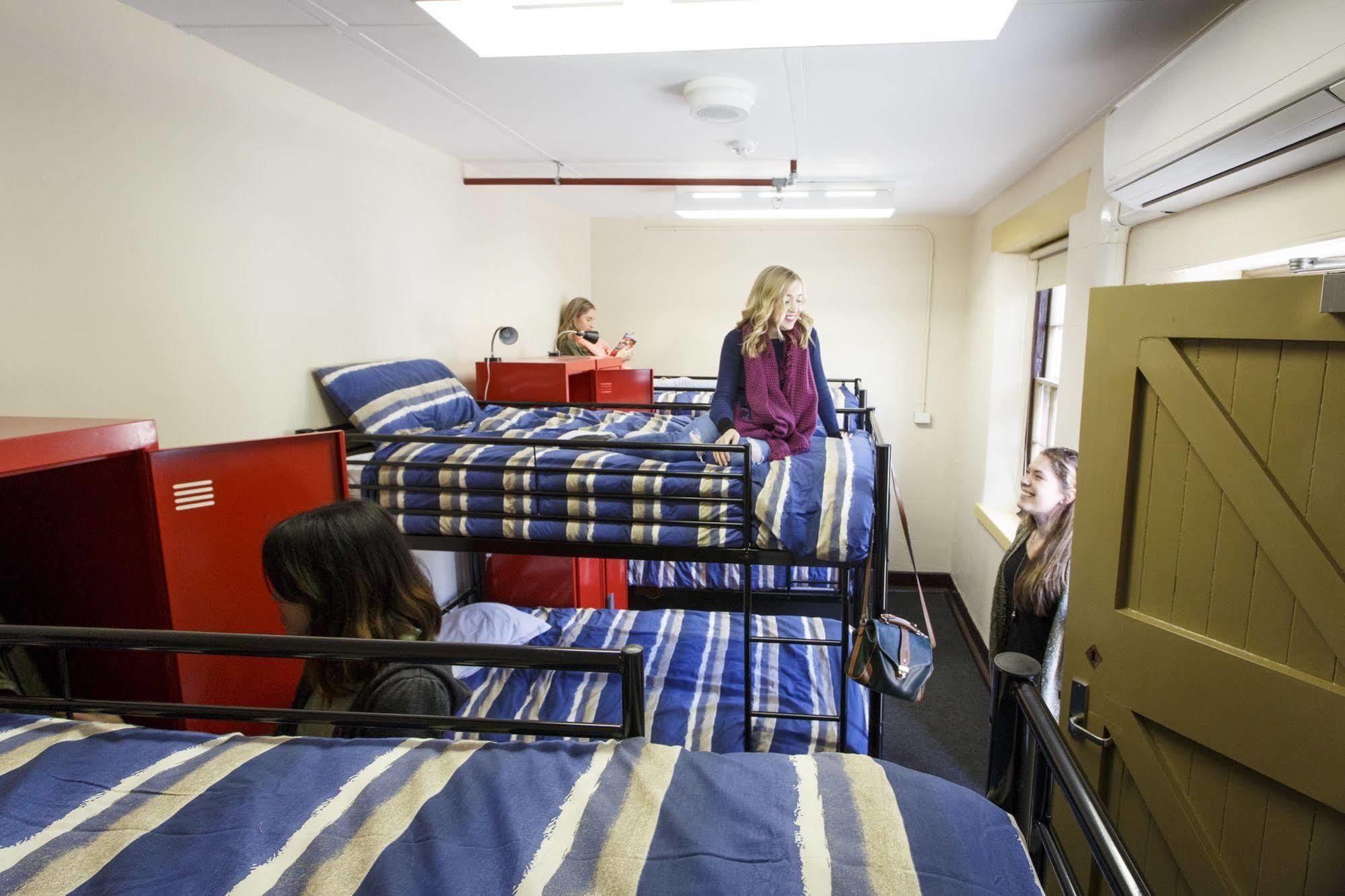 Yha Prison Hostel *