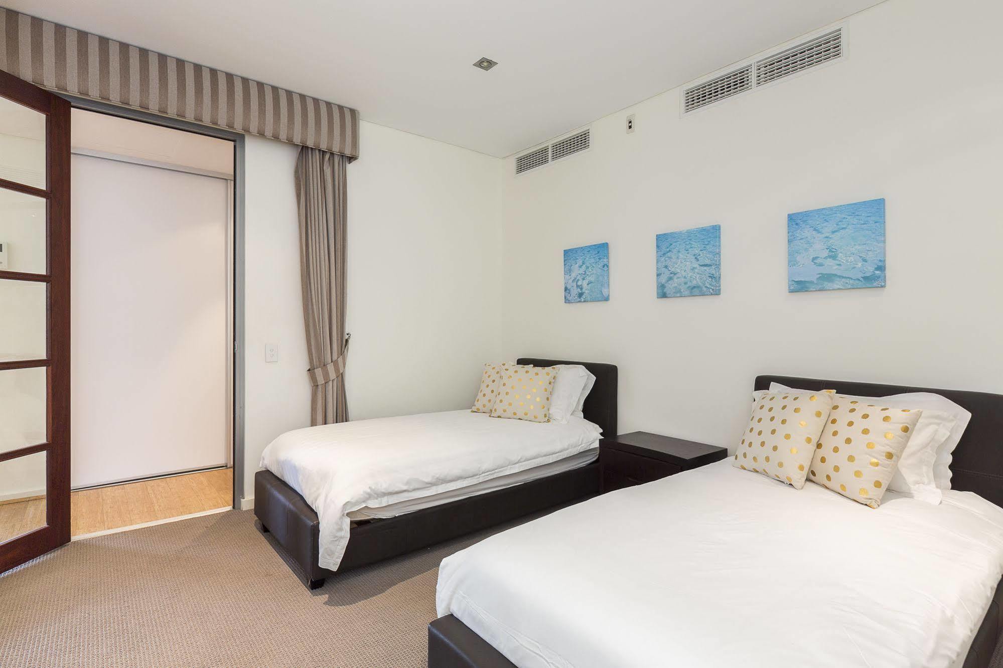 Aparthotel Gallery Suites 4*