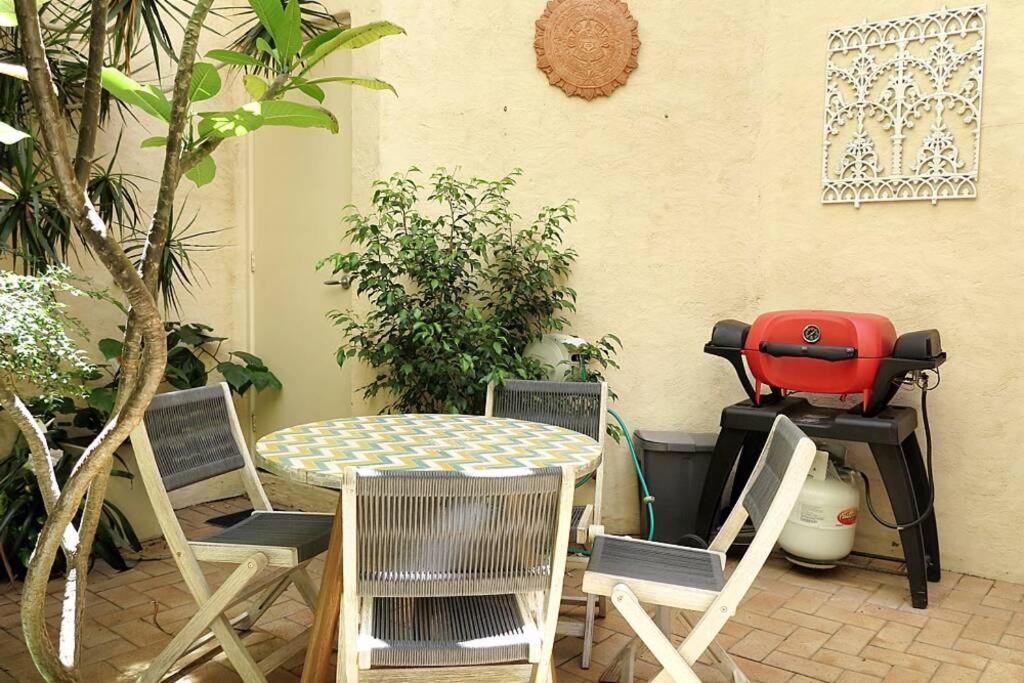 Apartment Underwater Oasis Freo - 2brm With Courtyard & 1 Car Bay Fremantle