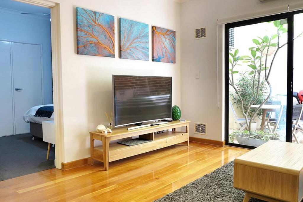 Apartment Underwater Oasis Freo - 2brm With Courtyard & 1 Car Bay *