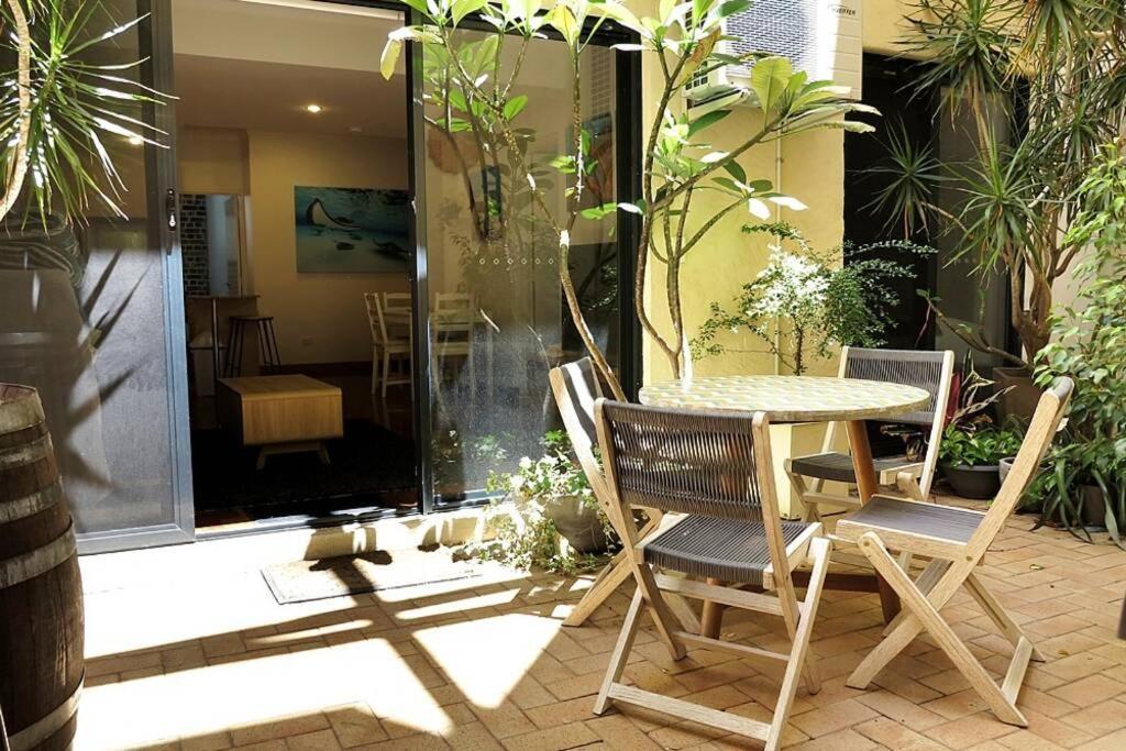 Apartment Underwater Oasis Freo - 2brm With Courtyard & 1 Car Bay *