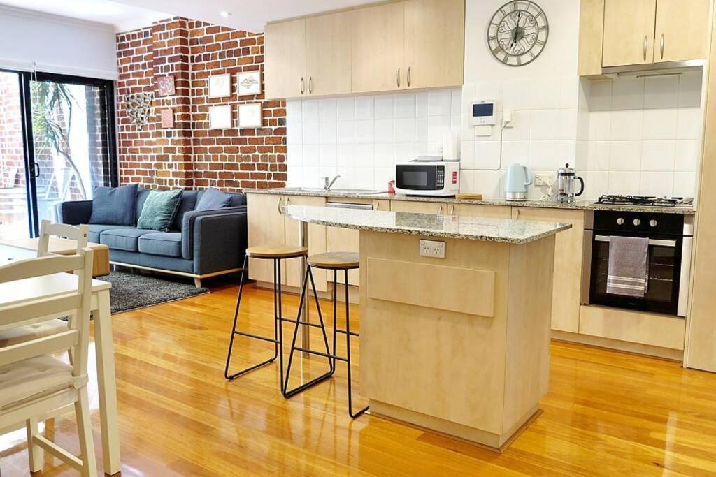 Underwater Oasis Freo - 2brm With Courtyard & 1 Car Bay Apartment