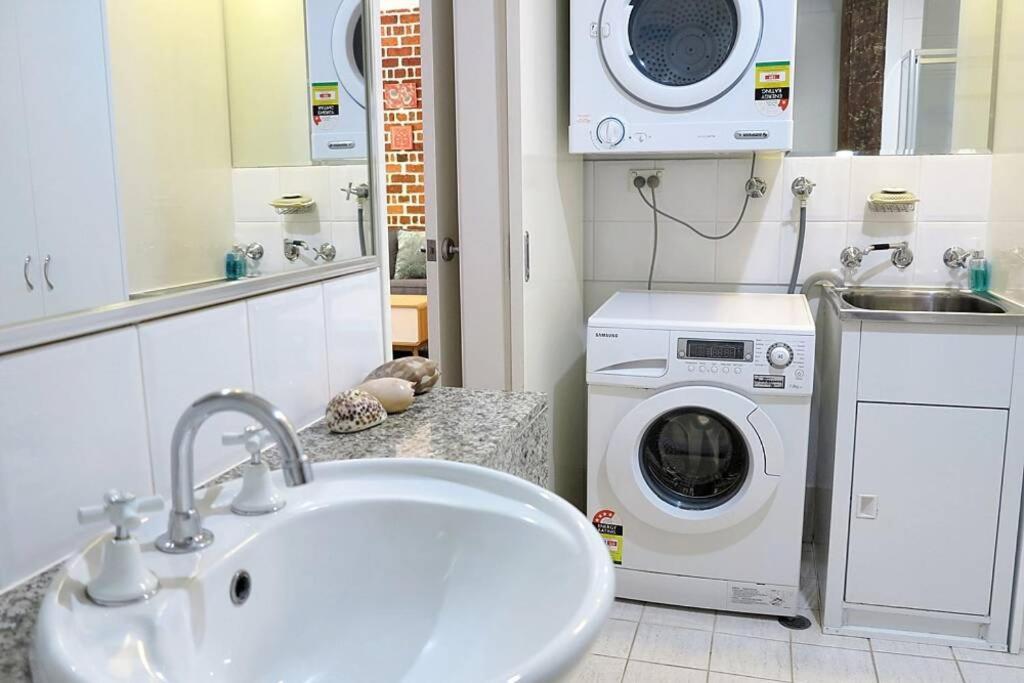 Underwater Oasis Freo - 2brm With Courtyard & 1 Car Bay * Fremantle