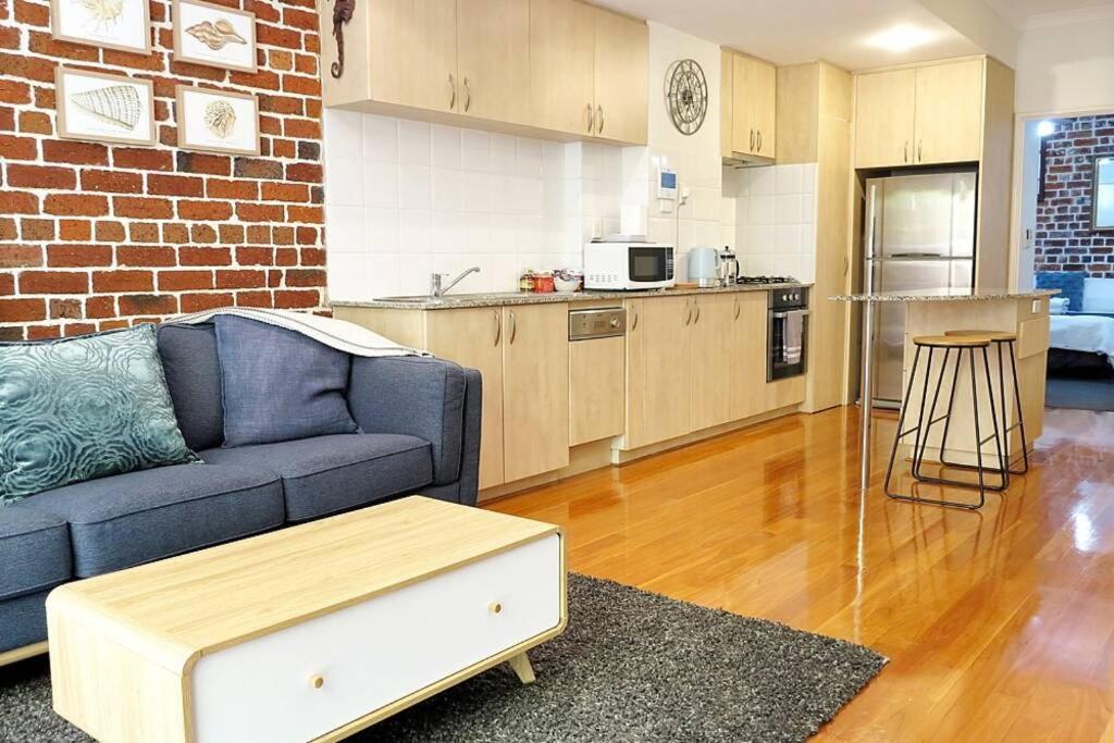 Underwater Oasis Freo - 2brm With Courtyard & 1 Car Bay Apartment