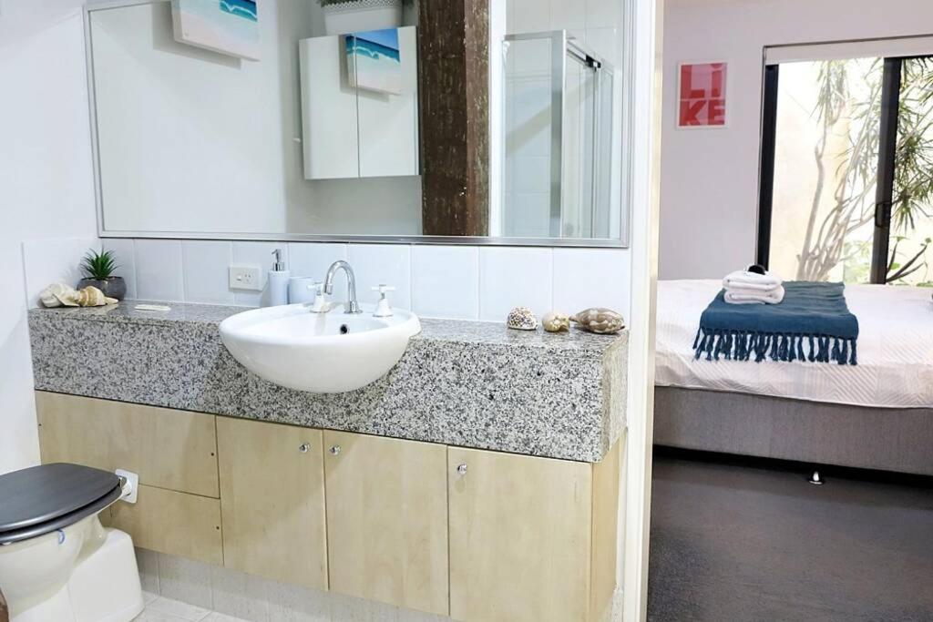 Underwater Oasis Freo - 2brm With Courtyard & 1 Car Bay Apartment Fremantle