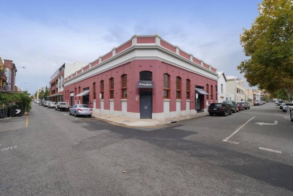 Underwater Oasis Freo - 2brm With Courtyard & 1 Car Bay * Fremantle