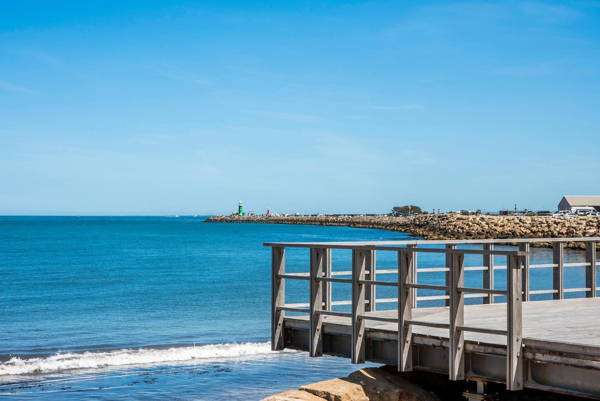 The Leonardo Has 180 Degree Ocean Views Apartment *