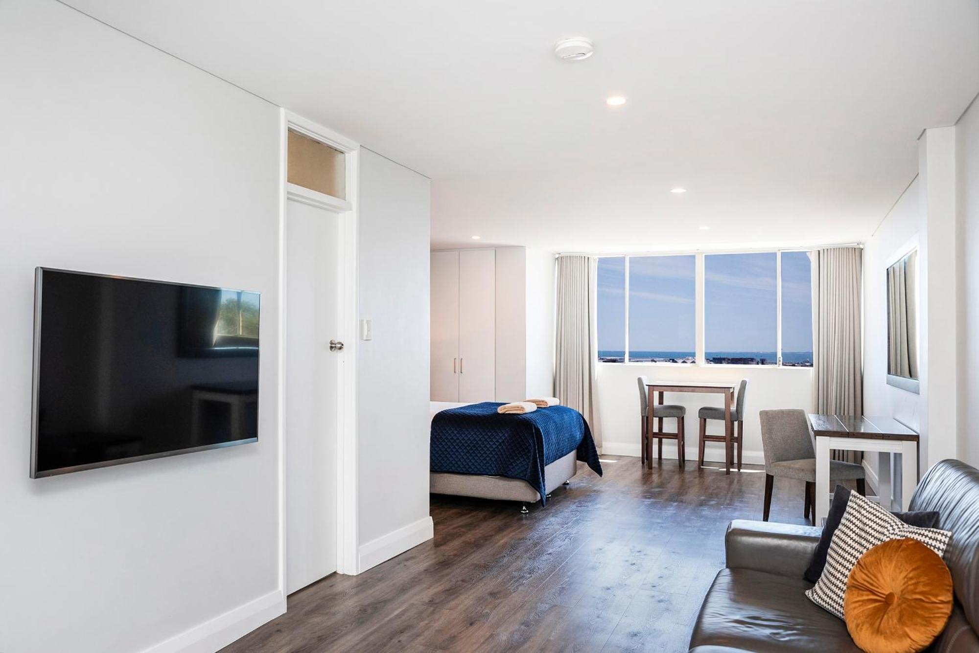 Apartment The Leonardo Has 180 Degree Ocean Views