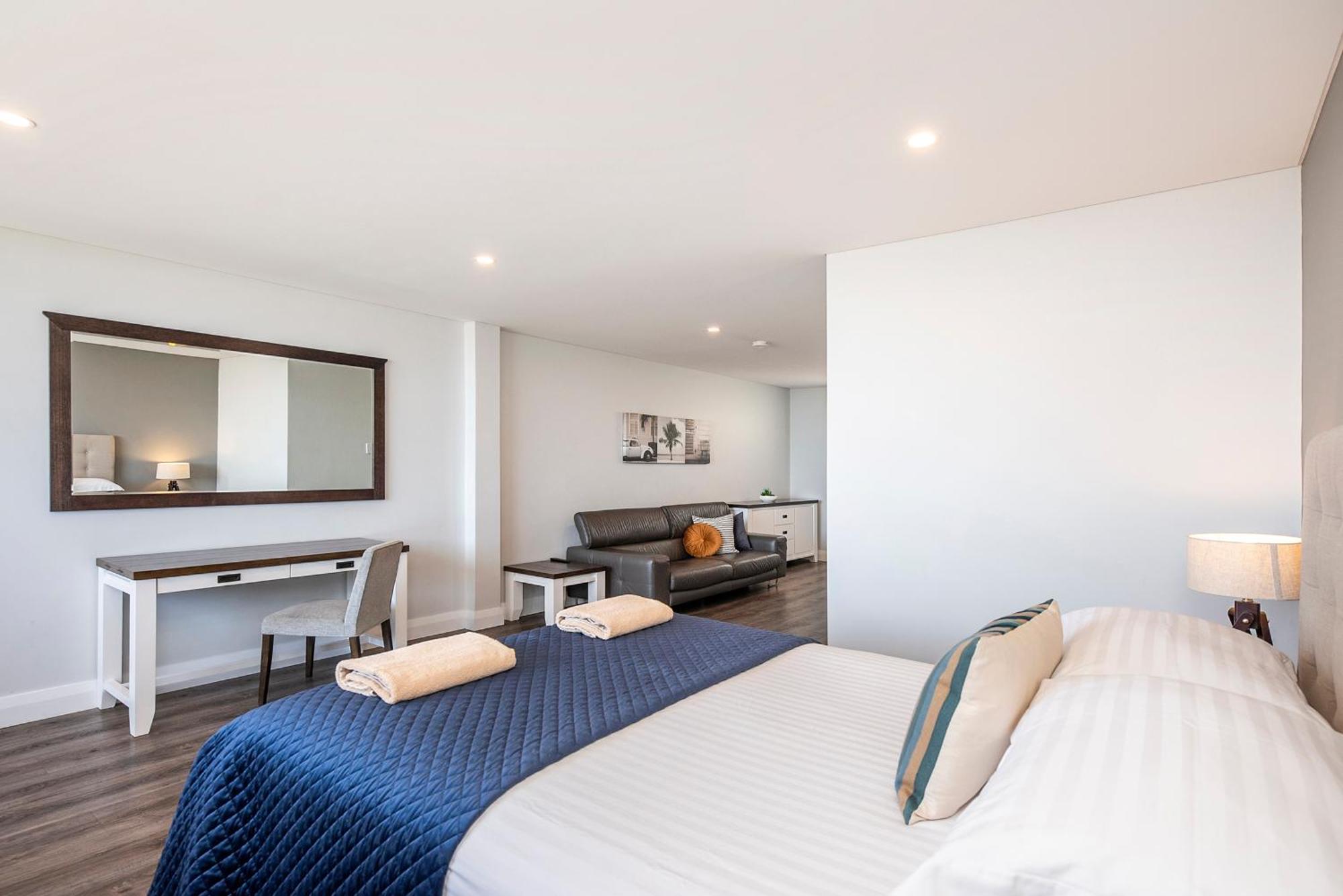 The Leonardo Has 180 Degree Ocean Views Apartment *