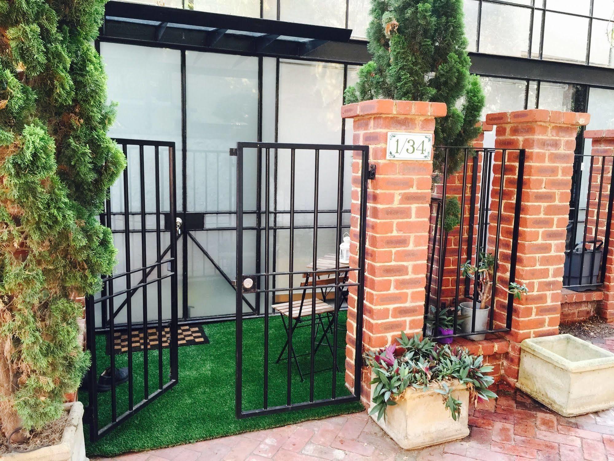 Apartment Archway *