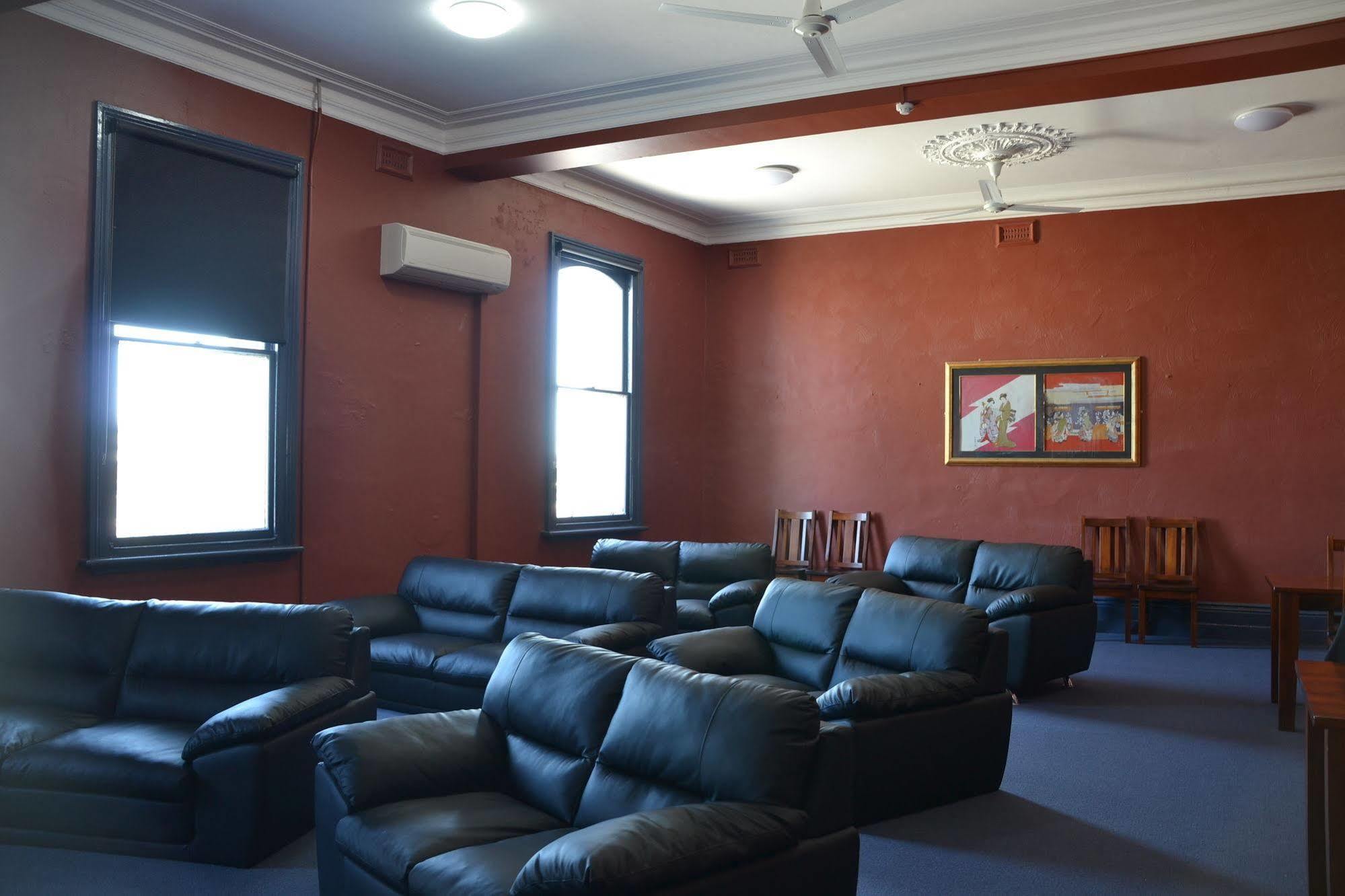Hotel Australia