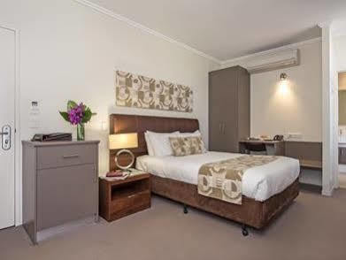 New Haus By Hougoumont Hotel, Former Bannister 22 Hotel 4*
